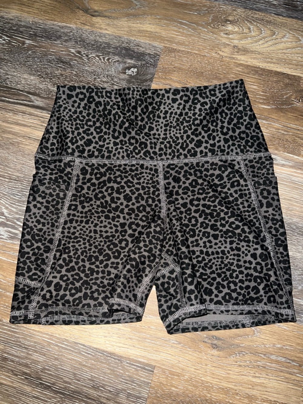 High-Waist Leopard Print Women’s Athletic Shorts - Black/Gray